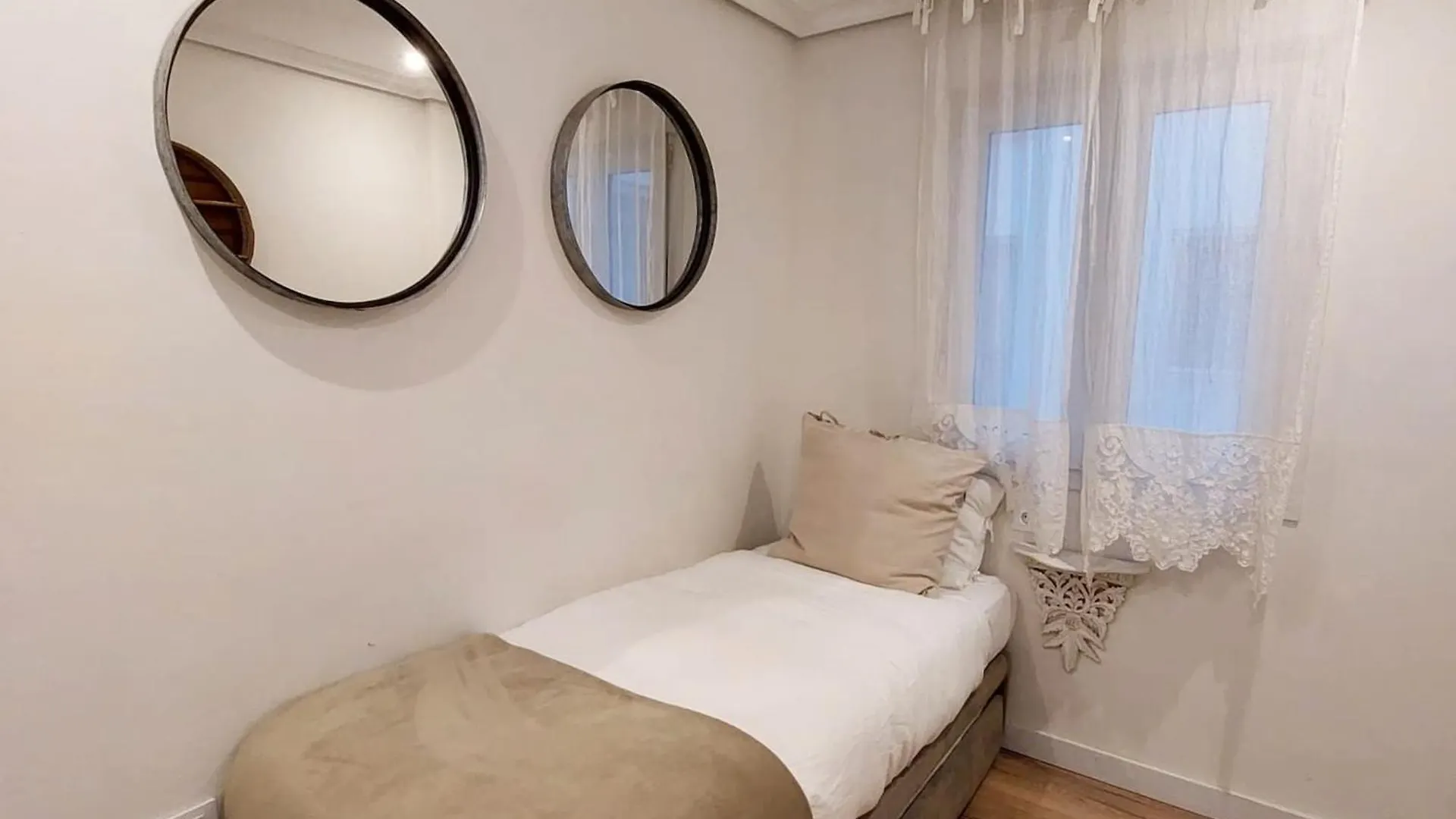 Apartamento Hidden Gem Cristalera Benjumeda in Cadiz Centro 0*,